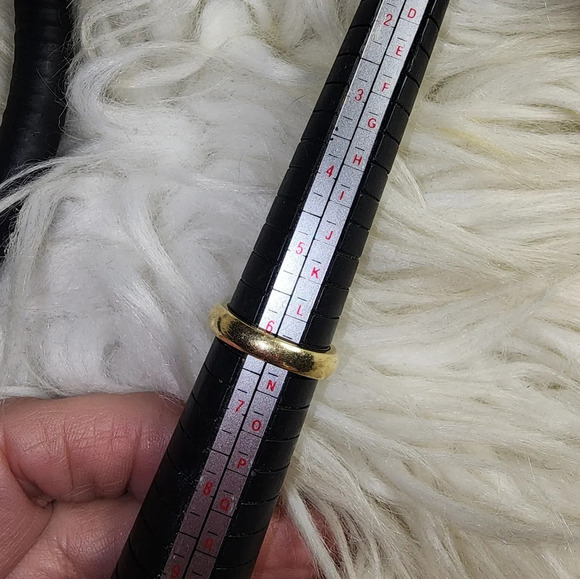 Vintage 14K Diamond band ring - Picture 2 of 10